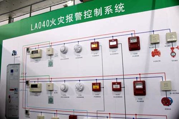 出現(xiàn)火警時(shí)，樓宇控制系統(tǒng)如何快速做出反應(yīng)？